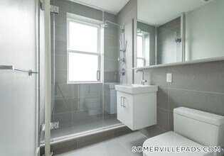 136 Highland Ave, Unit 12 in Somerville, MA - Building Photo - Building Photo