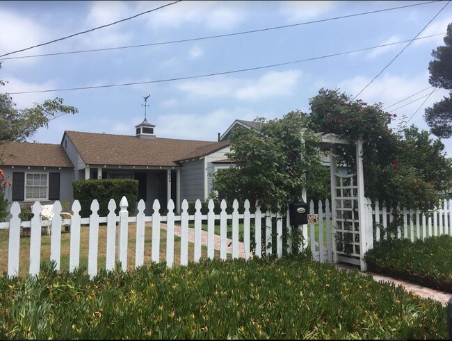 6156 Fair Ave in North Hollywood, CA - Foto de edificio - Building Photo