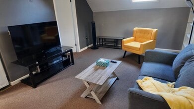 50 Forest St in Bridgewater, MA - Building Photo - Building Photo