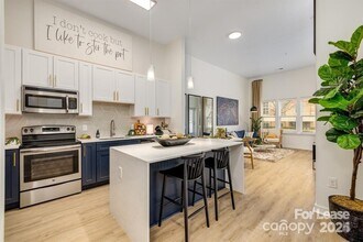 205 S Kings Dr in Charlotte, NC - Building Photo - Building Photo