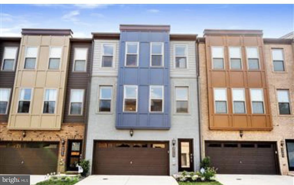 9913 Hopkins Lp in Manassas, VA - Building Photo