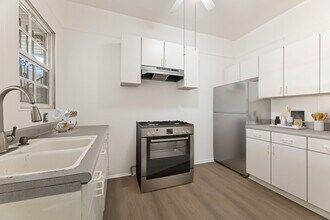 6250 S Van Ness Ave in Los Angeles, CA - Building Photo - Building Photo