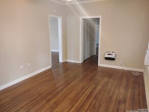 2008 S Olive St in San Antonio, TX - Building Photo - Building Photo