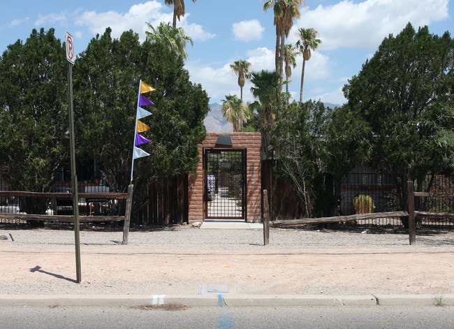 Glenn Terrace Townhomes in Tucson, AZ - Foto de edificio - Building Photo