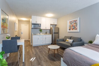 Incline Apartments in Colorado Springs, CO - Building Photo - Interior Photo