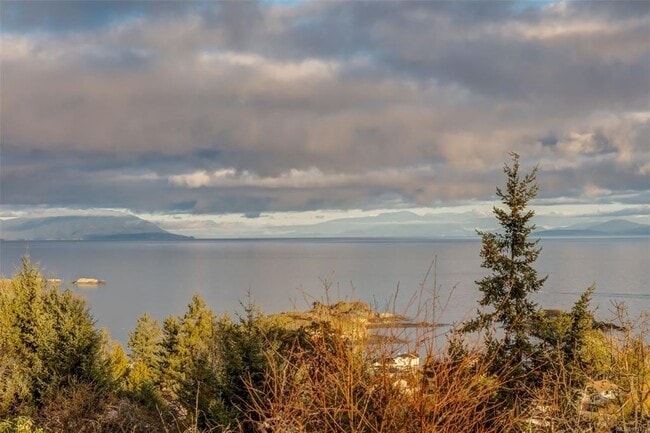 3574 Oakridge Dr in Nanaimo, BC - Building Photo - Building Photo