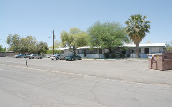 2735-2749 N York Pl in Tucson, AZ - Building Photo - Building Photo