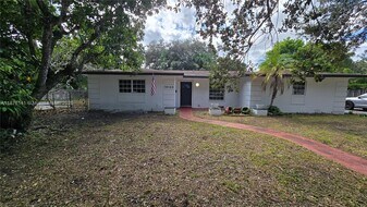 15120 SW 87th Ave in Palmetto Bay, FL - Building Photo