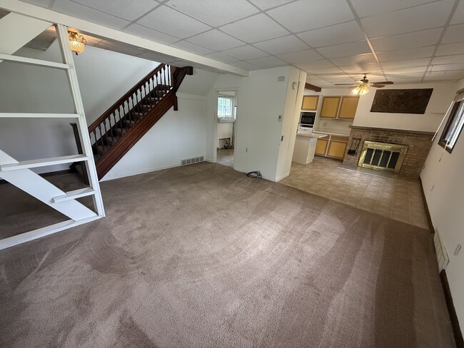 1330 Dewey Ct in Madison, WI - Foto de edificio - Building Photo