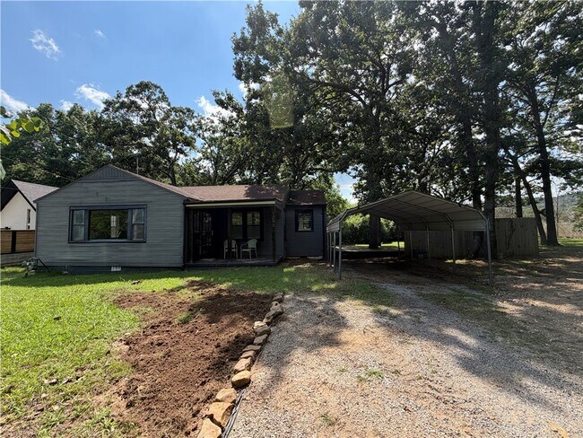 property at 1095 S Ray Ave