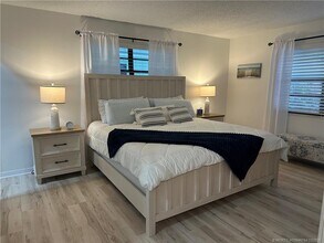 4095 SE Centerboard Ln in Stuart, FL - Building Photo - Building Photo