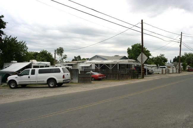 Terrace Trailer Park in Modesto, CA - Foto de edificio - Building Photo