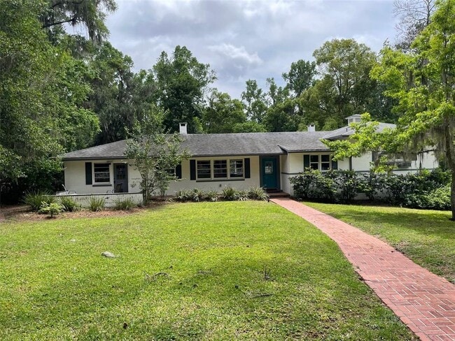 1403 NW 9th Ave in Gainesville, FL - Foto de edificio - Building Photo
