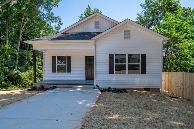 2428 11th Ave SW in Hickory, NC - Building Photo - Building Photo