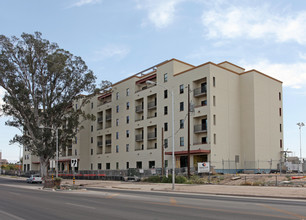 Sentinel Plaza in Tucson, AZ - Foto de edificio - Building Photo