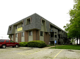 Windjammer Apartments in Sheffield Lake, OH - Building Photo