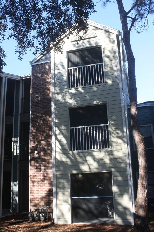 property at 5016 Park Central Dr