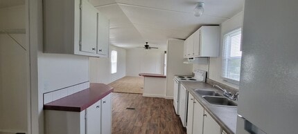 906 Legacy Ln in Haw River, NC - Building Photo - Building Photo