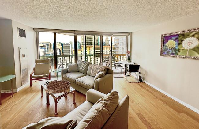 545 N Dearborn St, Unit Furnished River North in Chicago, IL - Building Photo - Building Photo