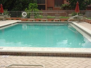 110 Cypress Way E in Naples, FL - Building Photo - Building Photo