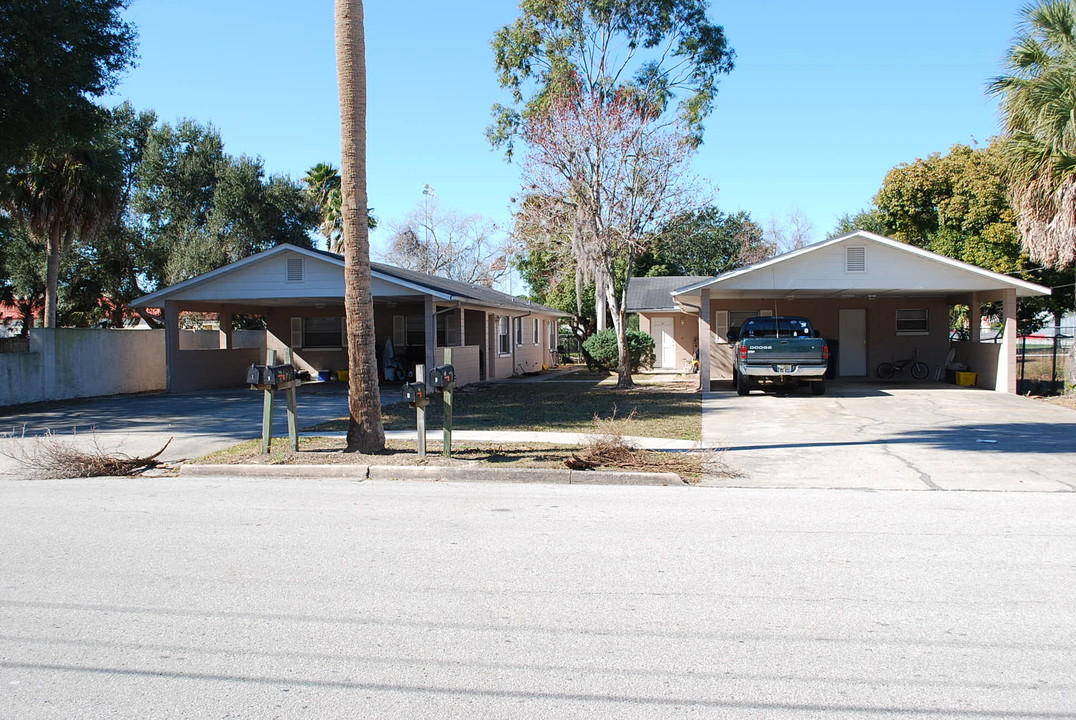 701 N New Hampshire Ave in Tavares, FL - Foto de edificio