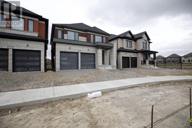 41 Walters St in Kawartha Lakes, ON - Building Photo - Building Photo