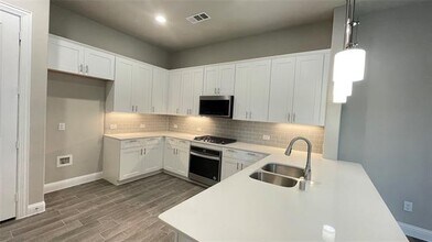 8110 Agarito Way in Dallas, TX - Building Photo - Building Photo
