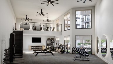 The Elara in Farmers Branch, TX - Foto de edificio - Building Photo