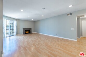 10021 Tabor St-Unit -316 in Los Angeles, CA - Foto de edificio - Building Photo