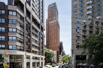 The Park Laurel in New York, NY - Foto de edificio - Building Photo