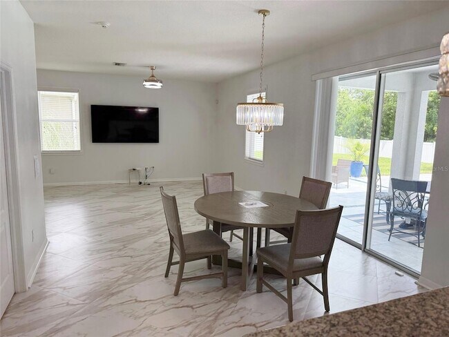 12236 Fairlawn Dr in Riverview, FL - Foto de edificio - Building Photo