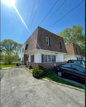 806 W Oak Ln, Unit A in Glenolden, PA - Building Photo - Building Photo