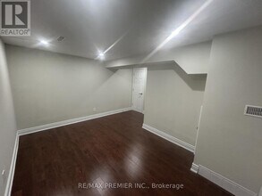 4057 Taffey Crescent in Mississauga, ON - Building Photo - Building Photo