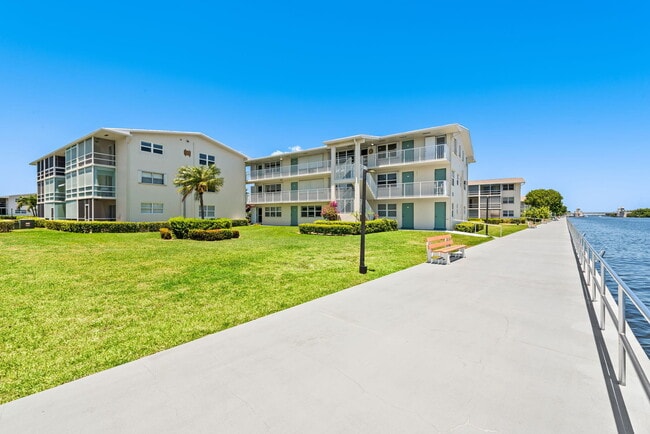 property at 850 Horizon St E
