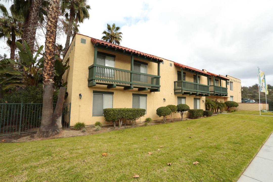 Vale Creek Villas Apartments in Vista, CA - Building Photo