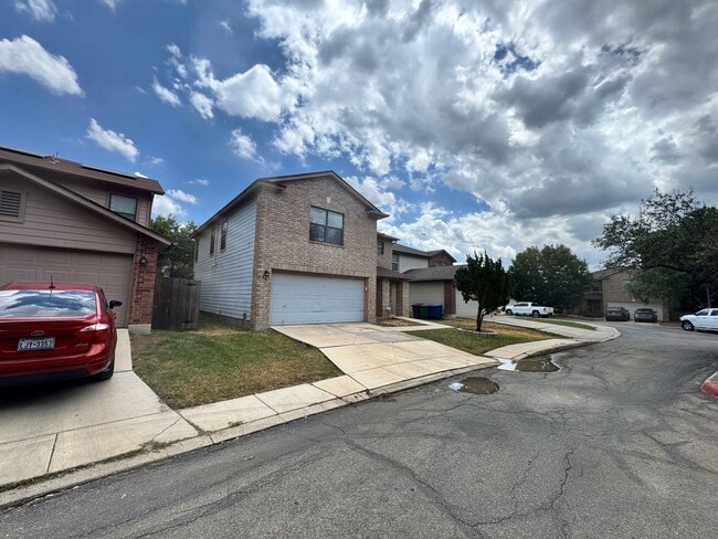 26 Viking Oak in San Antonio, TX - Building Photo - Building Photo