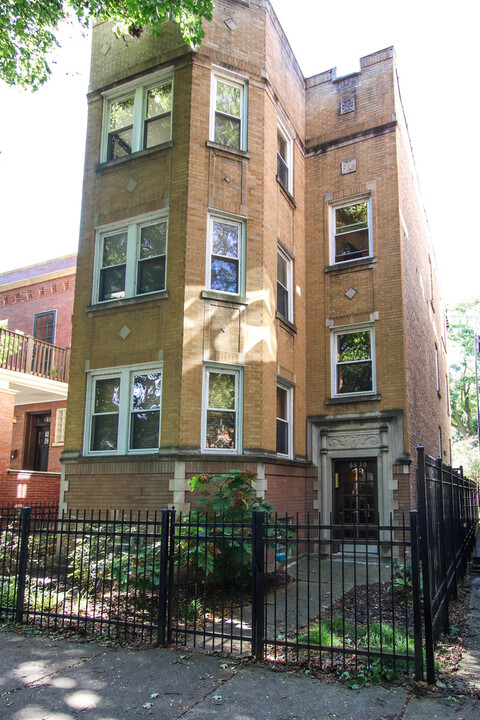 6630 N Newgard Ave in Chicago, IL - Building Photo