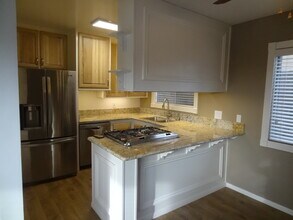653 7th St, Unit 653 in Hermosa Beach, CA - Building Photo - Building Photo