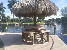 4940 Vincennes St, Unit CORALAIR in Cape Coral, FL - Building Photo