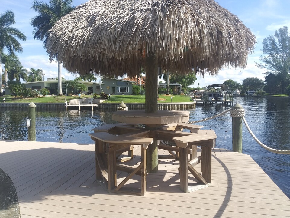 4940 Vincennes St, Unit CORALAIR in Cape Coral, FL - Foto de edificio