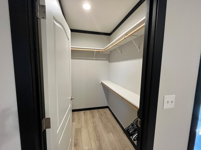 property at 1093 Anna Ln