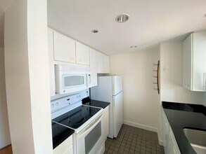 931 Massachusetts Ave, Unit 505 in Cambridge, MA - Building Photo - Building Photo