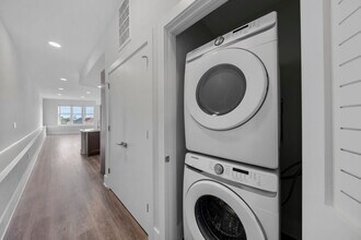 660 Grand St-Unit -401 in Jersey City, NJ - Building Photo - Building Photo