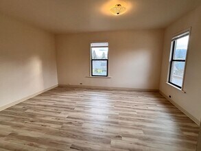 1129 E State St in Sedro Woolley, WA - Building Photo - Building Photo