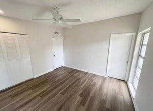 141 SE Calmoso Dr in Port St. Lucie, FL - Building Photo - Building Photo