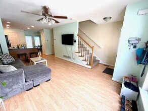 405 Clare Ln in Louisville, KY - Building Photo - Building Photo