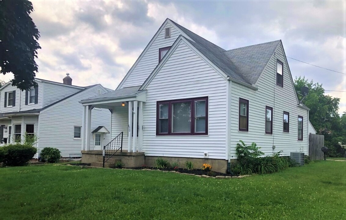 630 Essex St in Akron, OH - Foto de edificio
