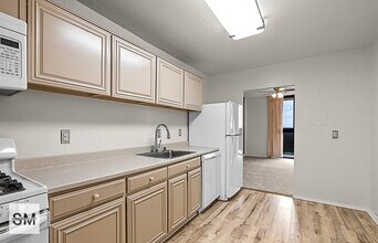6100 Westchester Park Dr in College Park, MD - Building Photo - Building Photo