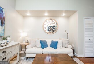 952 Myrtle St NE in Atlanta, GA - Foto de edificio - Building Photo