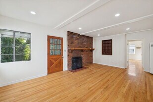 11613 Moorpark St in Los Angeles, CA - Building Photo